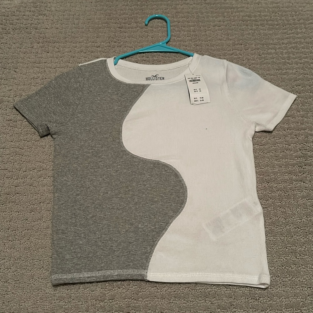 NWT hollister crop tee